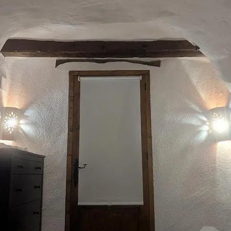 Cueva - Modern House With 3 Cave Bedrooms In