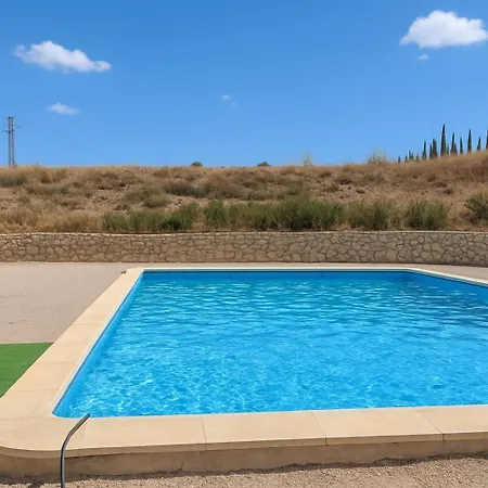 Cueva - Modern House With 3 Cave Bedrooms In